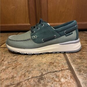 NWOT Eastland Women's Leap Trainer Sneaker sz 7.5